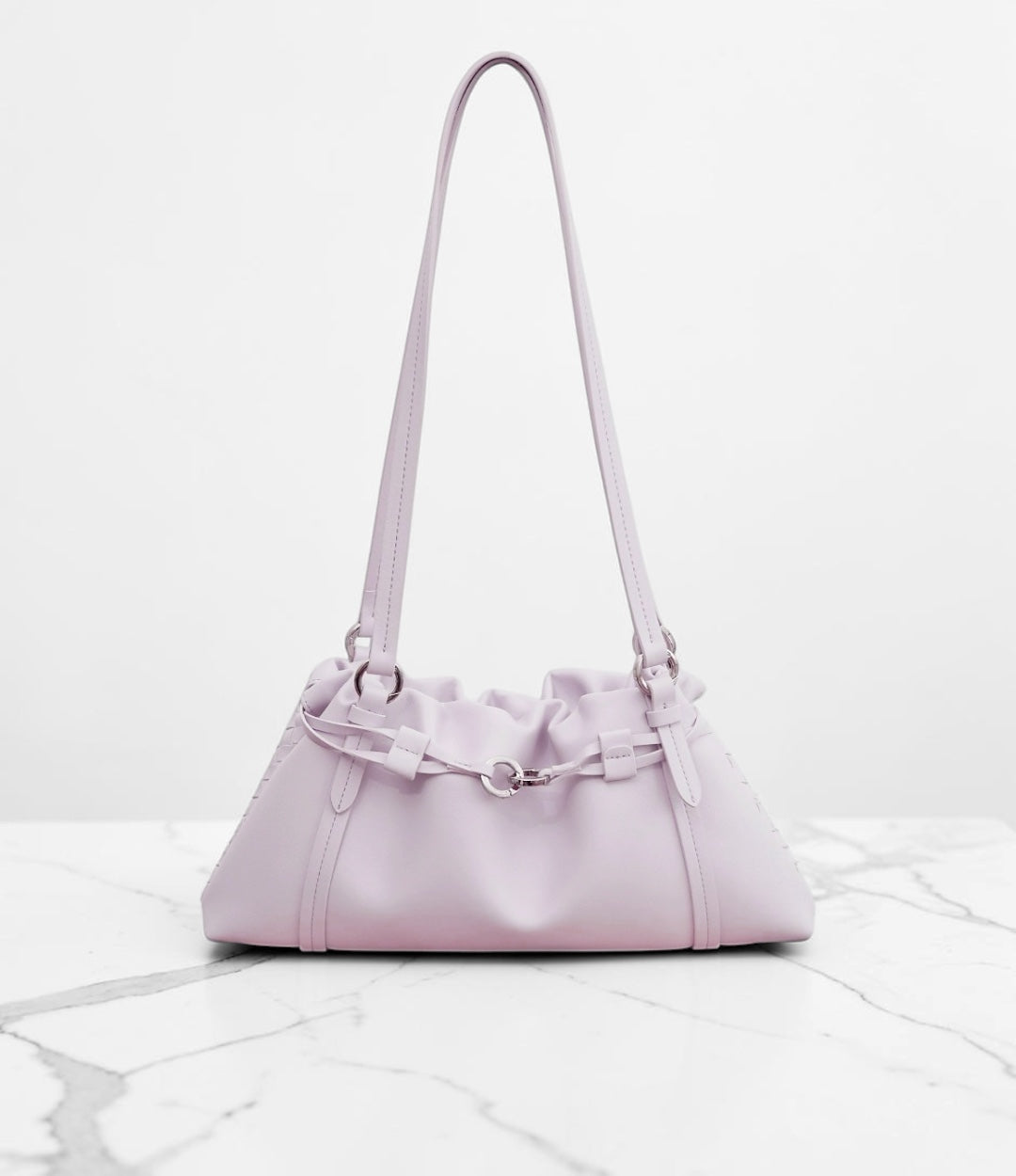 本革編み込み巾着ロングハンドルバッグ S.PINK背面 上品な横長フォルムの軽量レザーバッグ　LUVILIA ルビリア