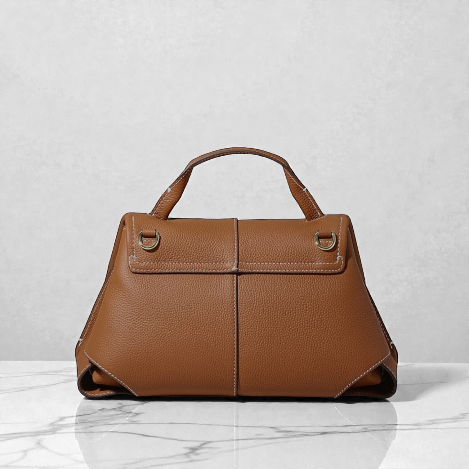 570牛革トップハンドルフラップバッグ