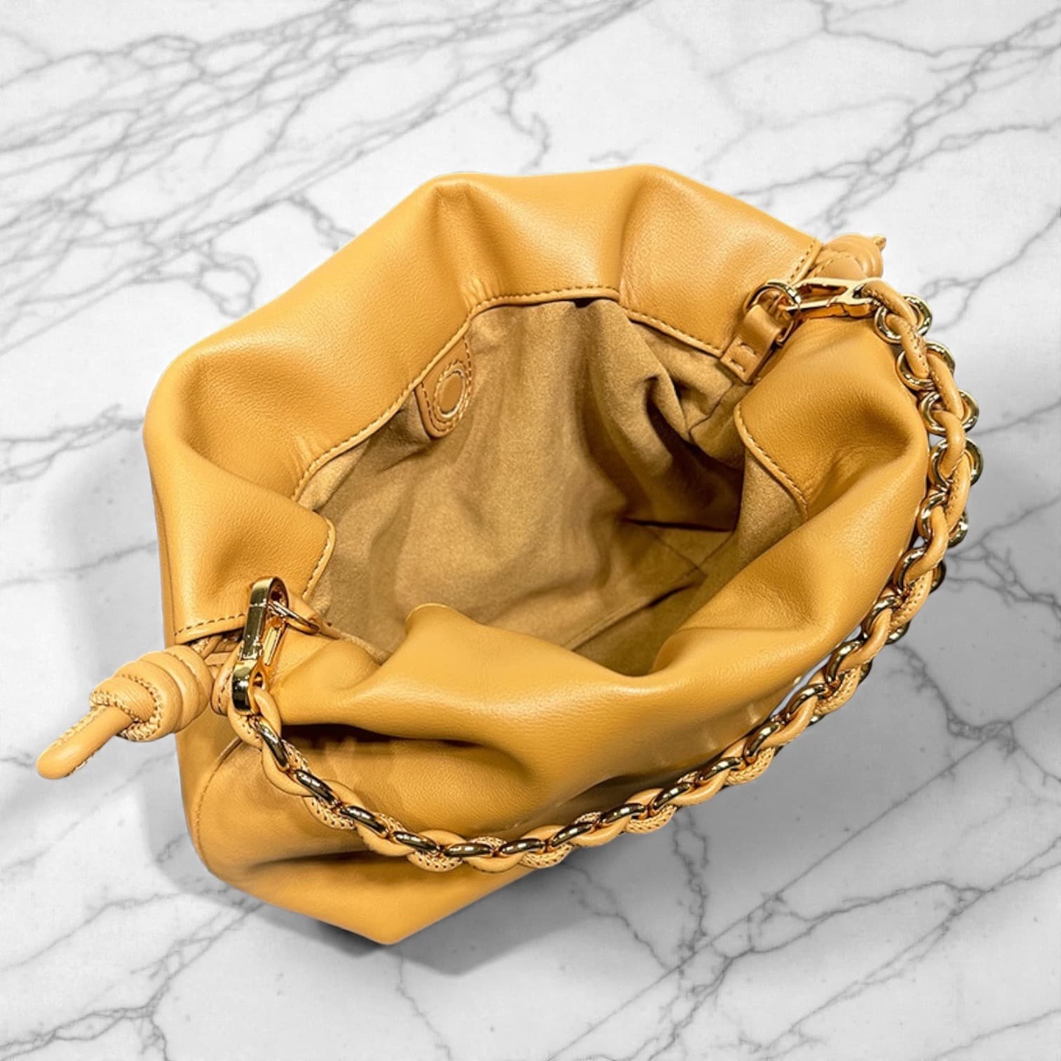 585 本革巾着チェーンTOPハンドルバッグ BROWN｜きれいめコーデが華やぐチェーン巾着　ルビリア