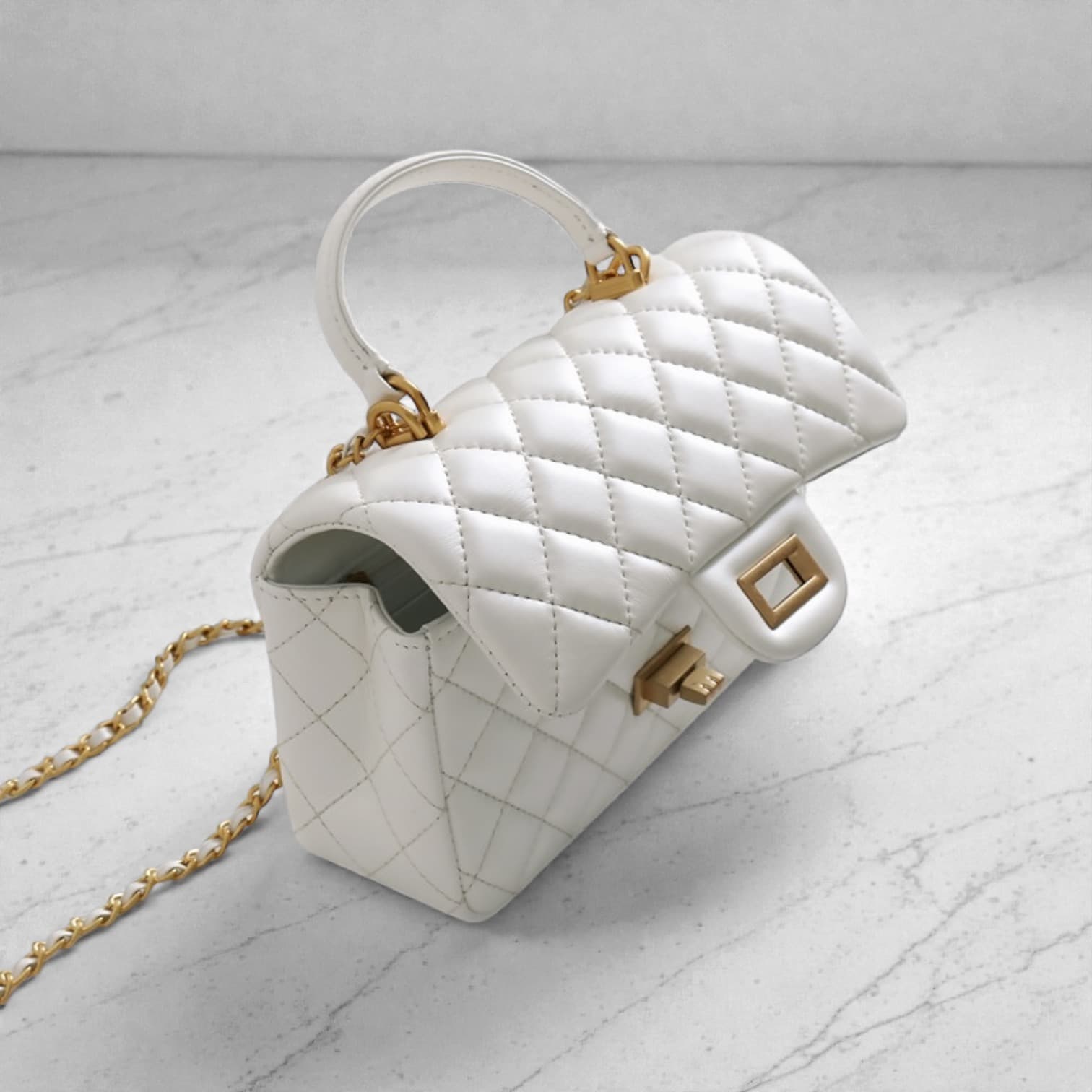 563 羊革TOPハンドルクラシカルバッグ WHITE｜艶キルティングで上品に　ルビリア