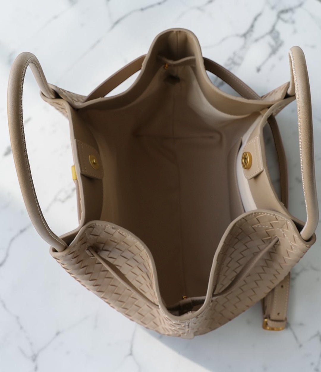 牛革編み込みFBバッグ BEIGE 大容量バッグ内側写真 / 2WAY本革トートバッグ