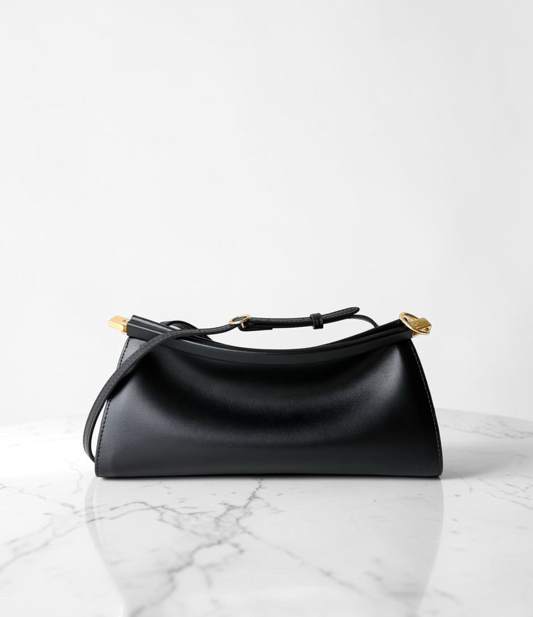牛革NAフレンチバッグ ブラック 正面 艶のある牛革が高見えする上品ショルダーバッグ