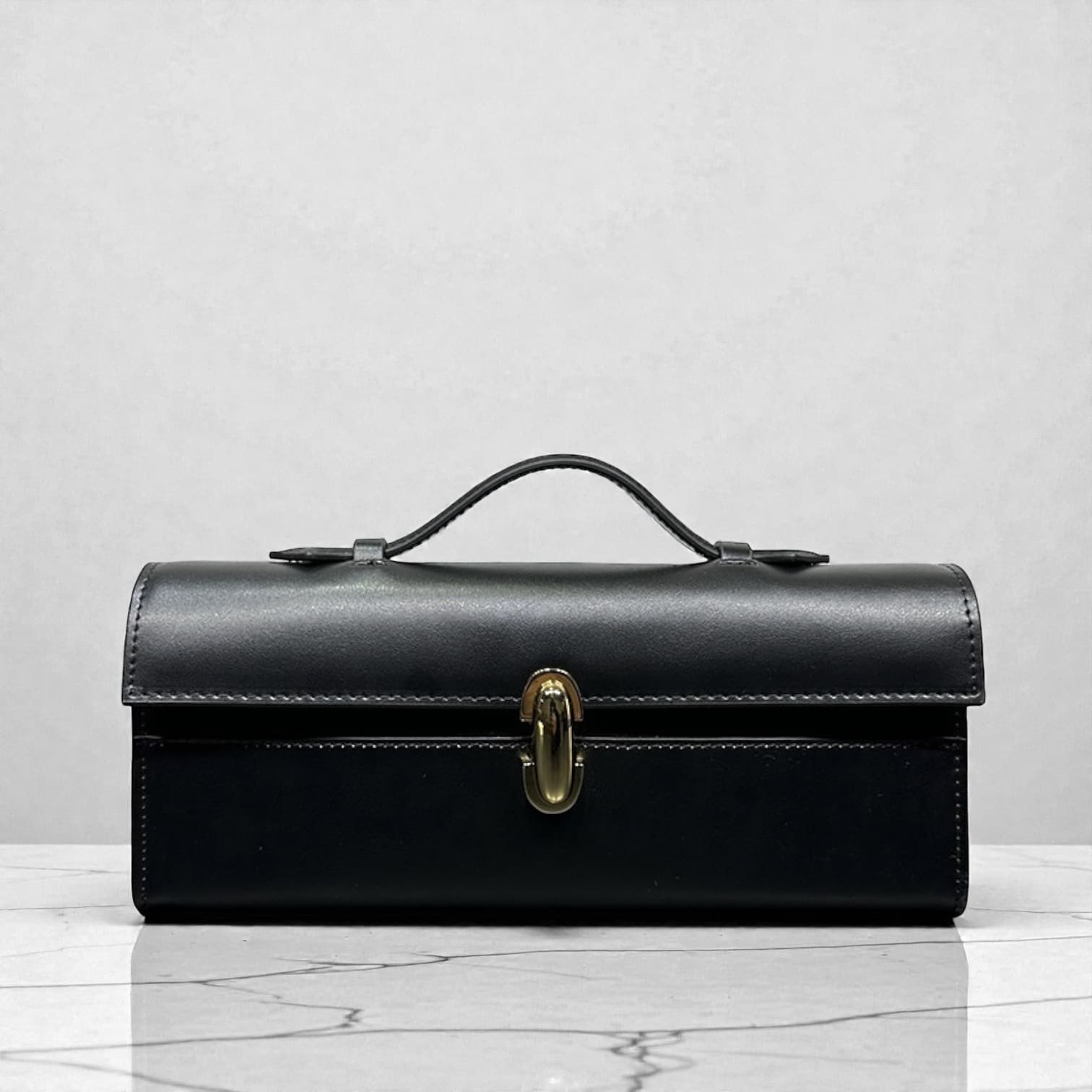 580 本革E/Wトップハンドルバッグ BLACK｜横長フォルムで上品見え　ルビリア