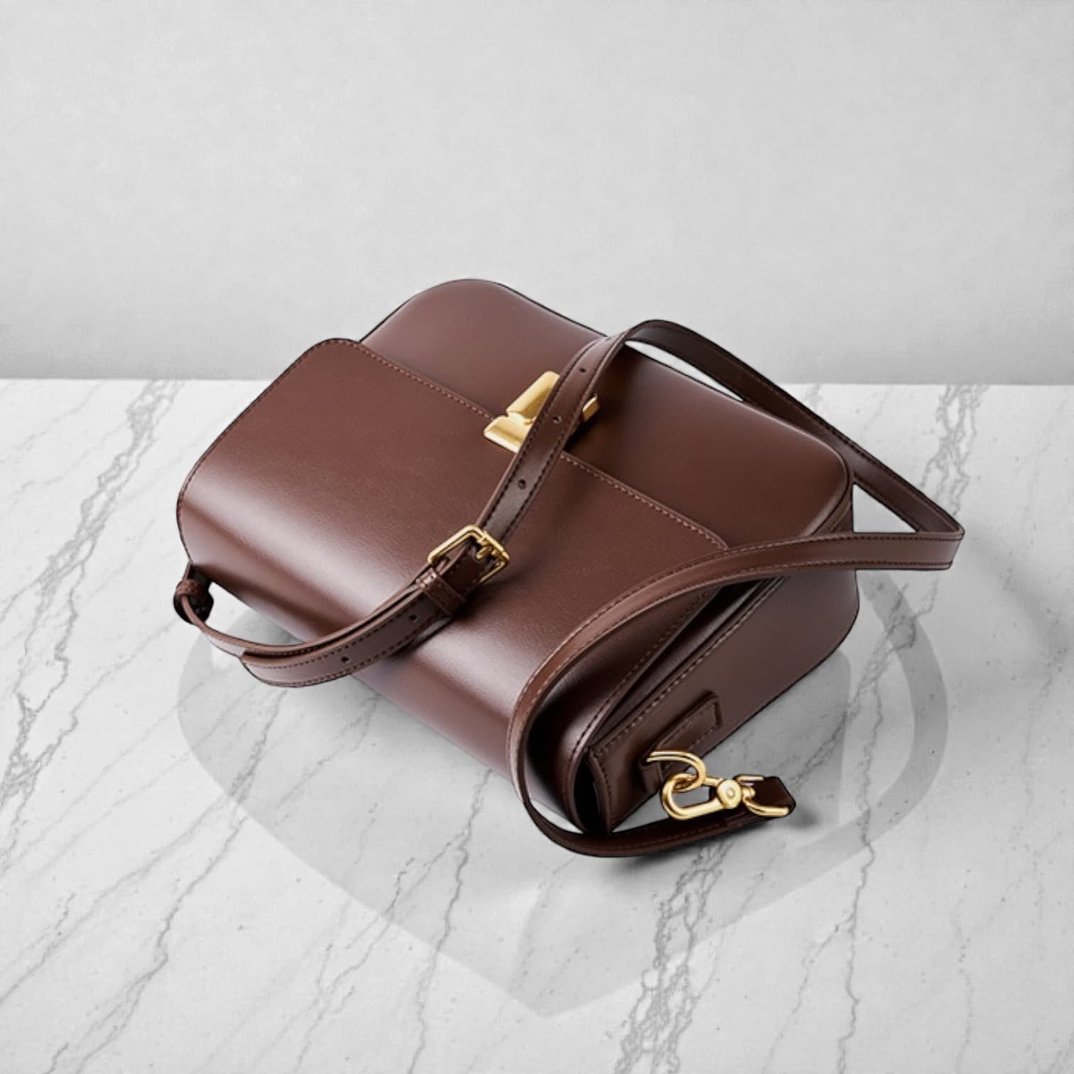 586 本革クラシカルBOXショルダーバッグ モカ｜艶レザーとゴールド金具で上品見え　ルビリア