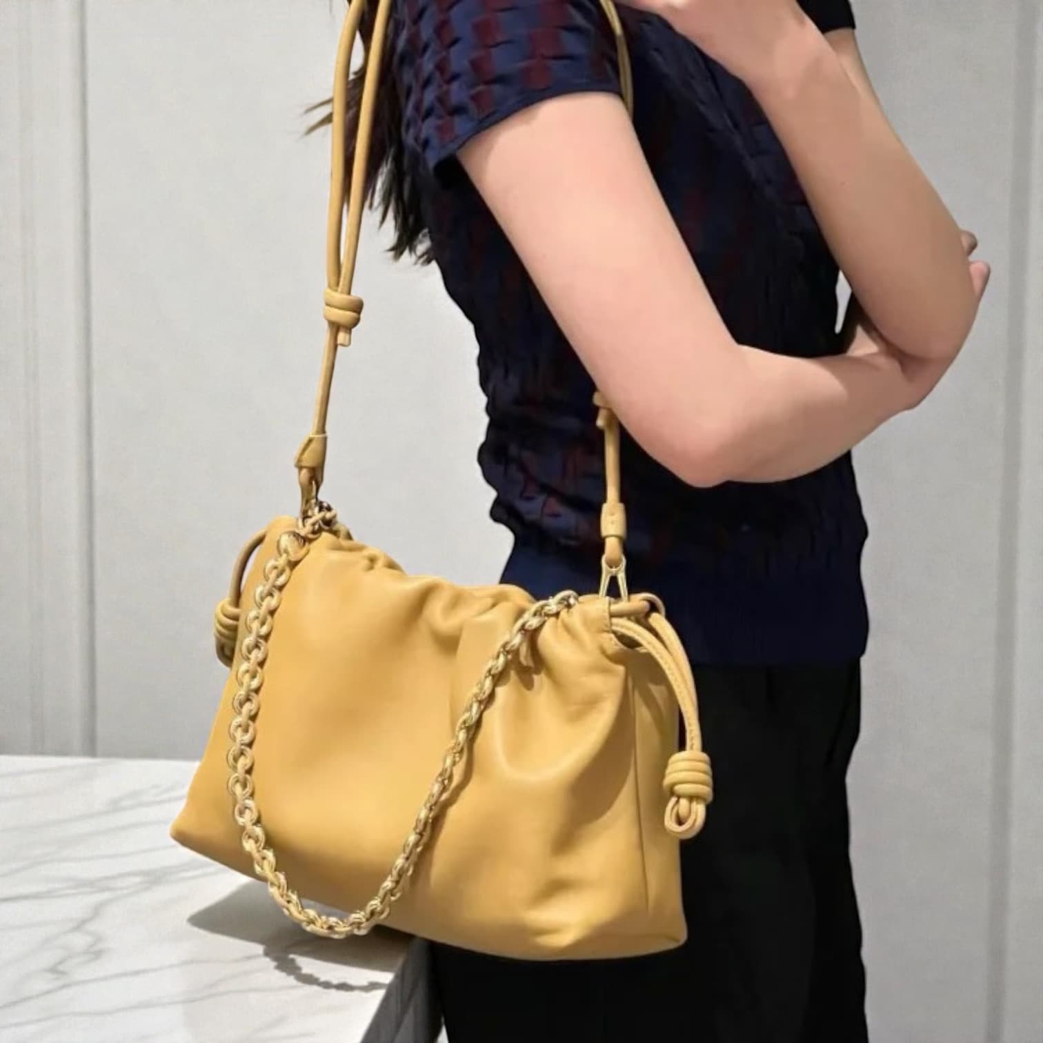 585 本革巾着チェーンTOPハンドルバッグ YELLOW｜きれいめコーデが華やぐチェーン巾着　ルビリア