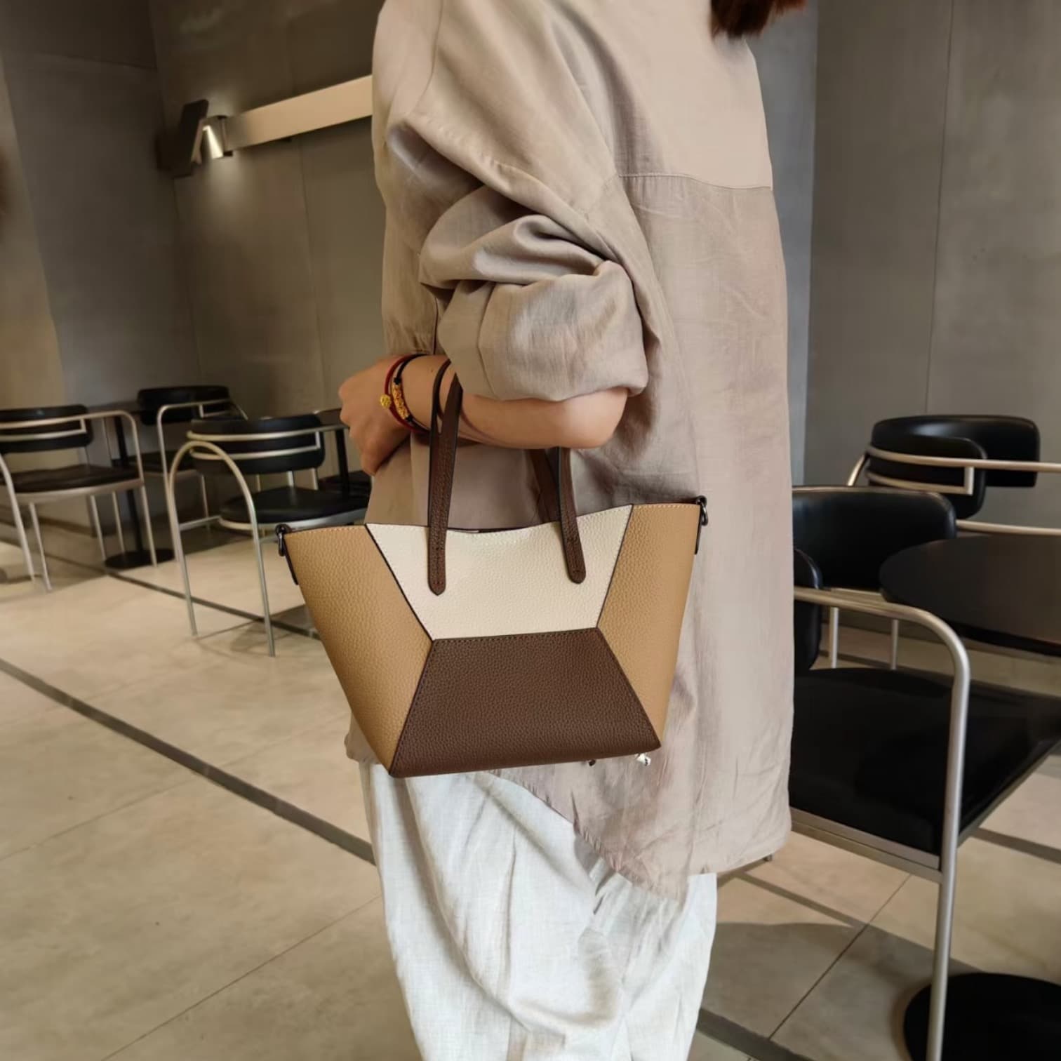 lv525 本革切り替えTFバッグ ベージュ 休日のお出かけに最適な2WAYバッグ ルビリア