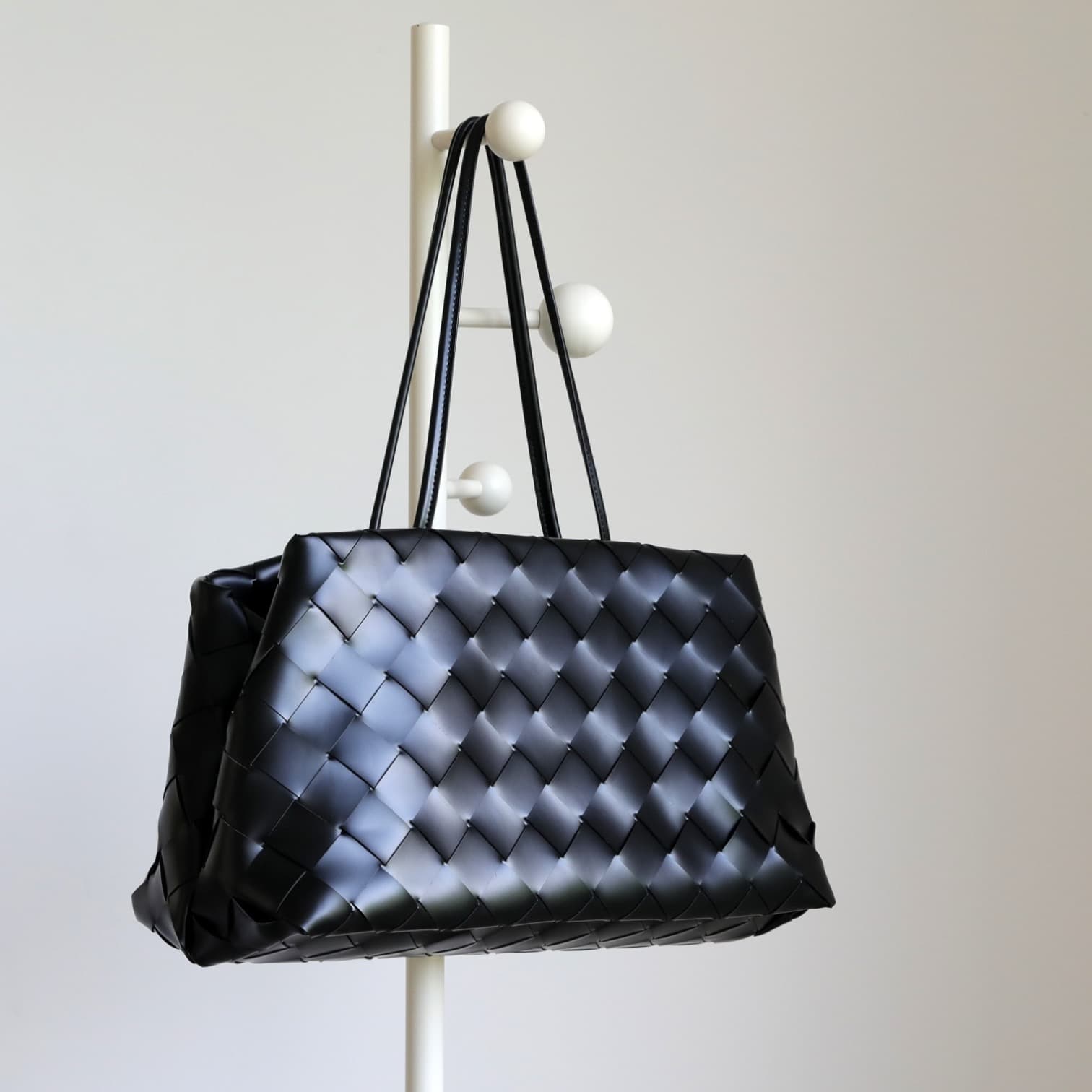 lv523 本革編み込みトートバッグ ブラック 通勤バッグ・A4対応 上品デザイン　ルビリア