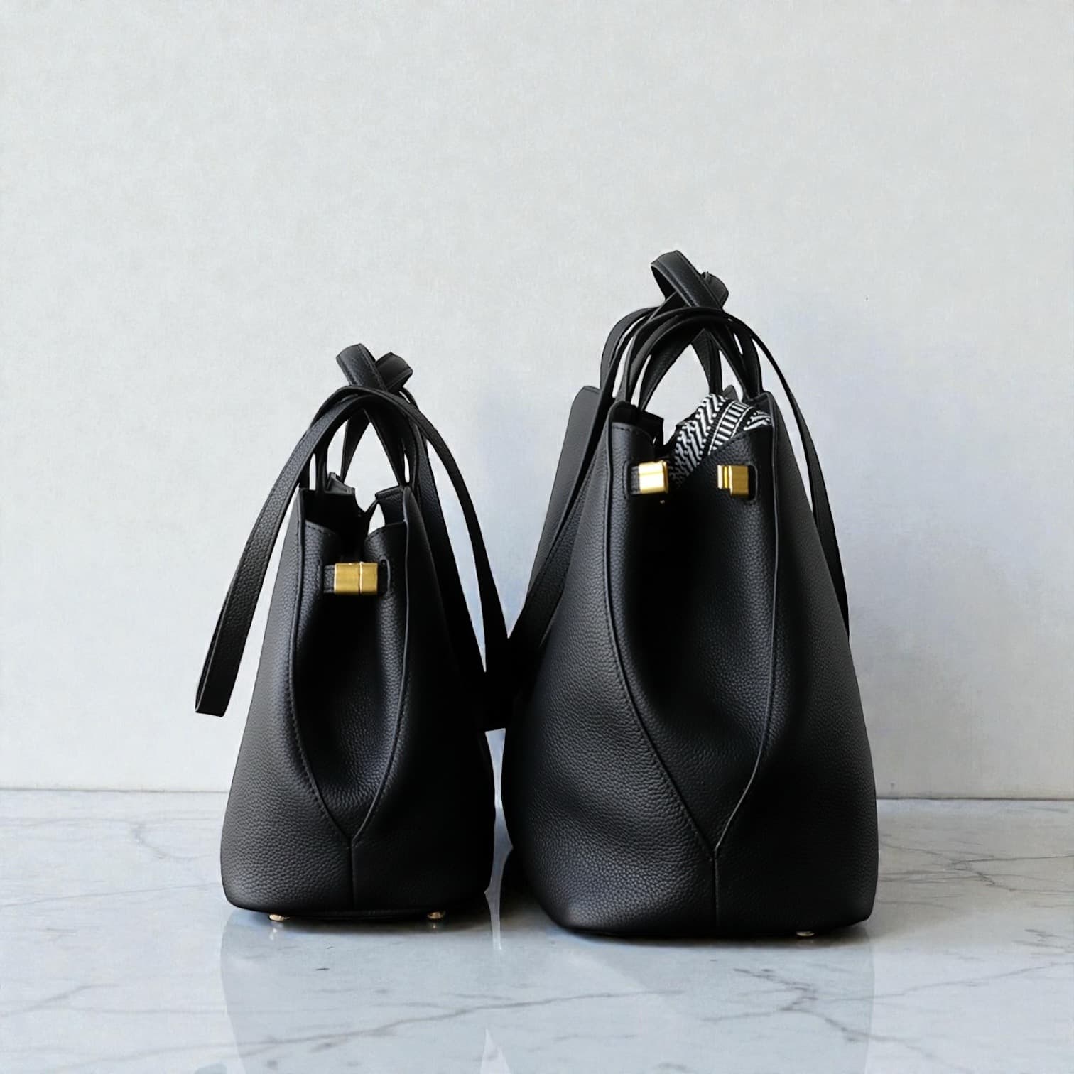 541 本革TFハンドルバッグ / M&Lサイズ　ブラック A4収納可 スマホポケット付き　ルビリア