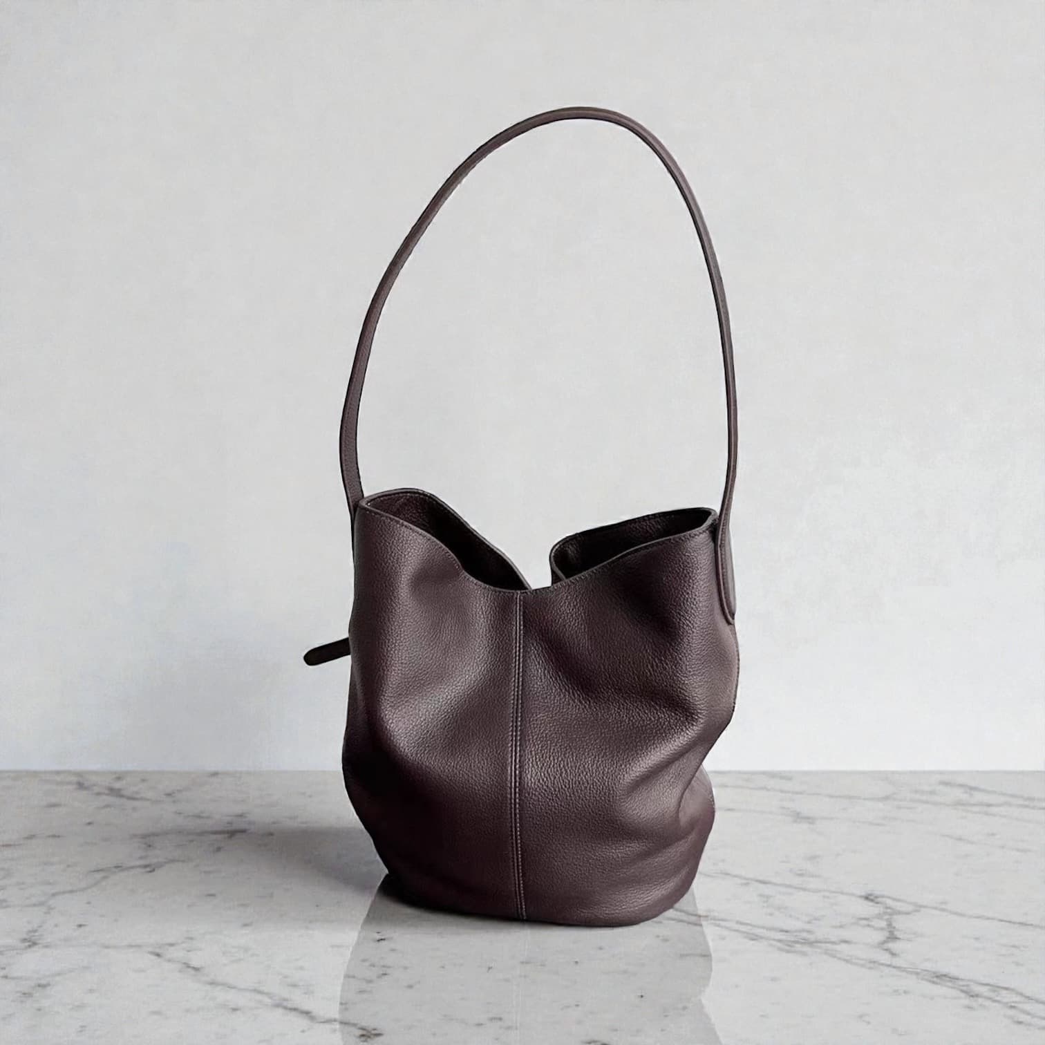 543 本革FBタックバケツバッグ D.BROWN  上品通勤バッグ　ルビリア