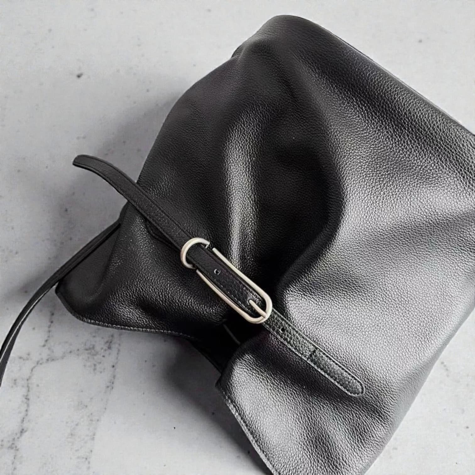 543 本革FBタックバケツバッグ BLACK  上品通勤バッグ　ルビリア