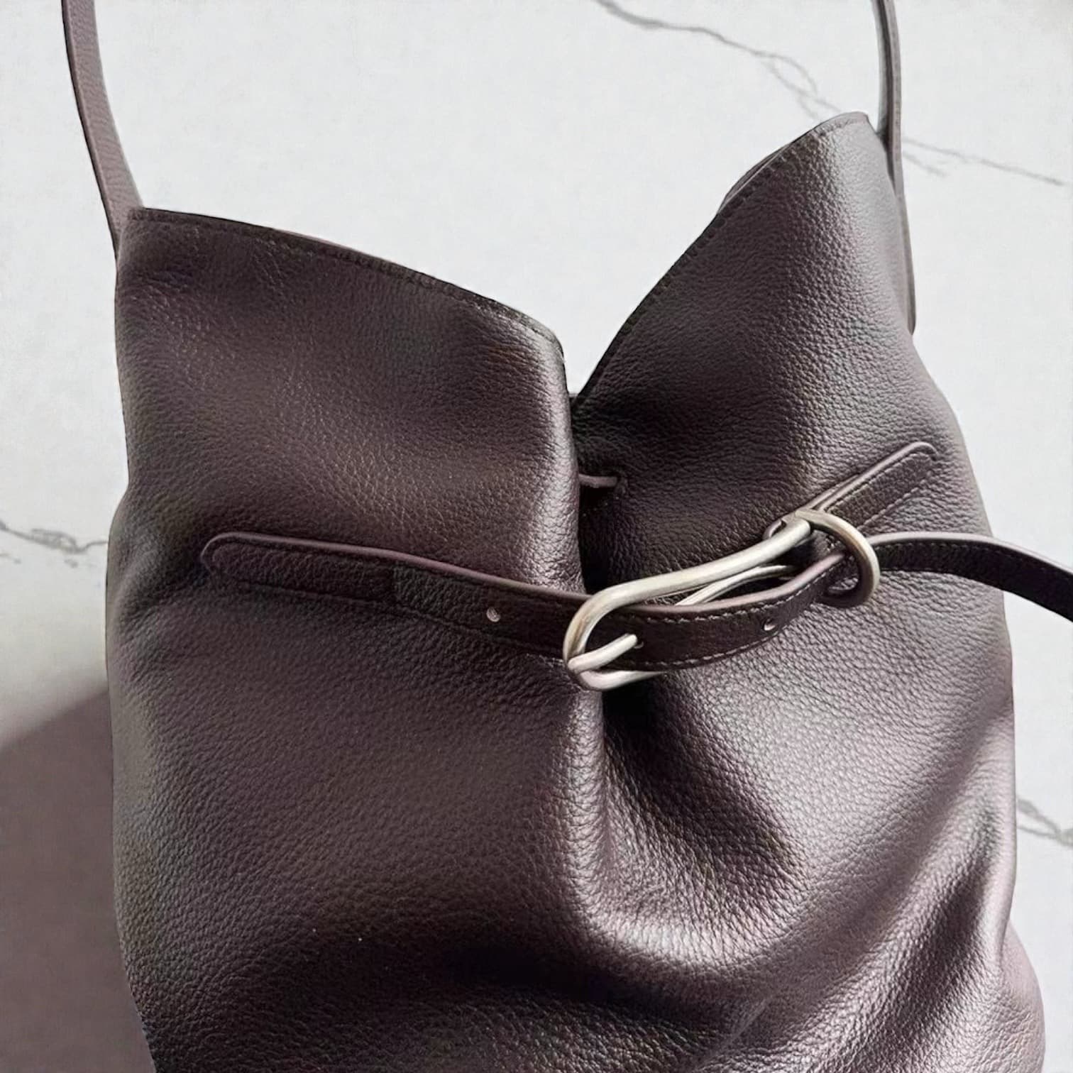 543 本革FBタックバケツバッグ D.BROWN  上品通勤バッグ　ルビリア