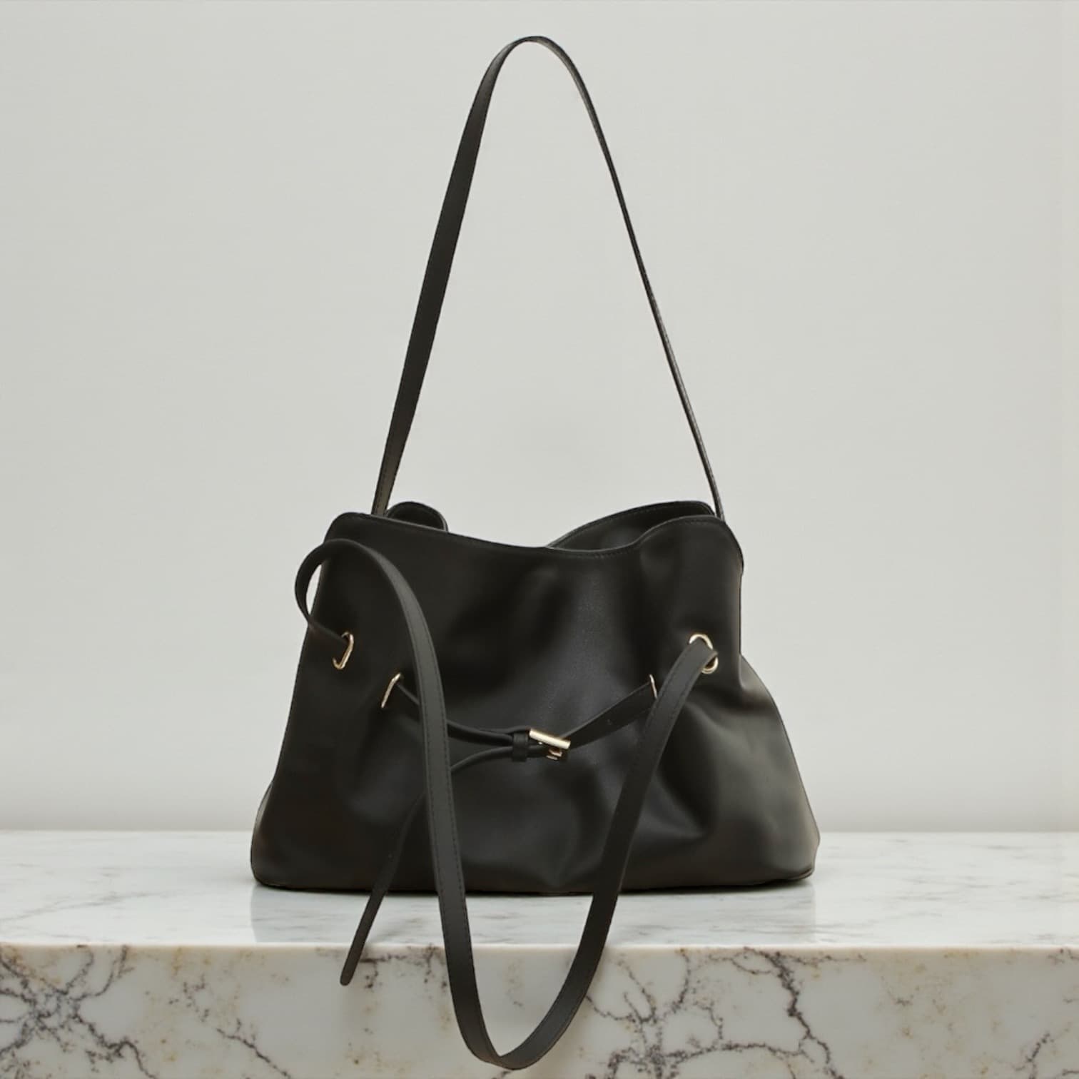 553 本革LHベルトバッグ ブラック タブレット対応軽量ビジネスバッグ　ルビリア