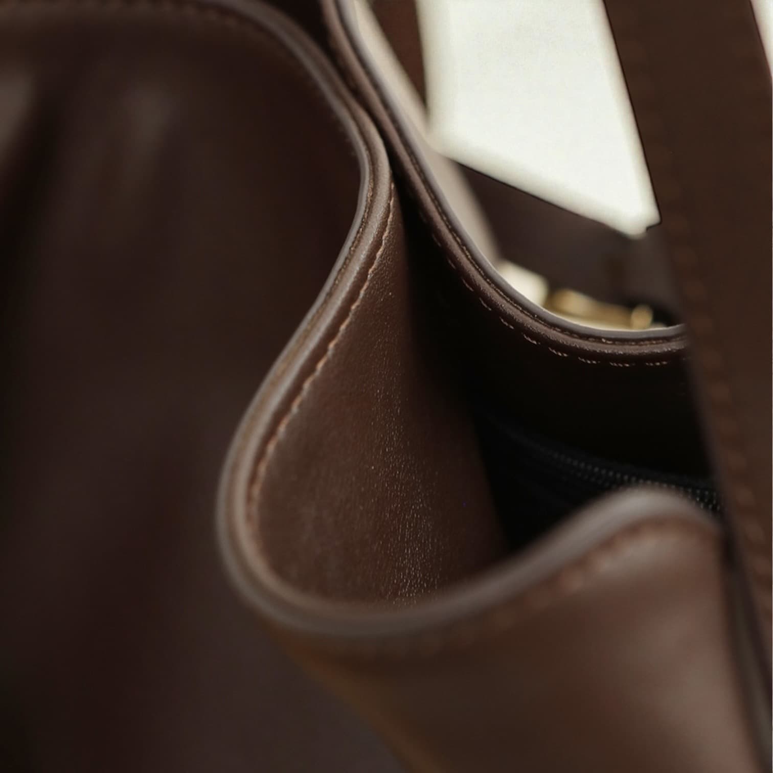 553 本革LHベルトバッグ ブラウン タブレット対応軽量ビジネスバッグ　ルビリア