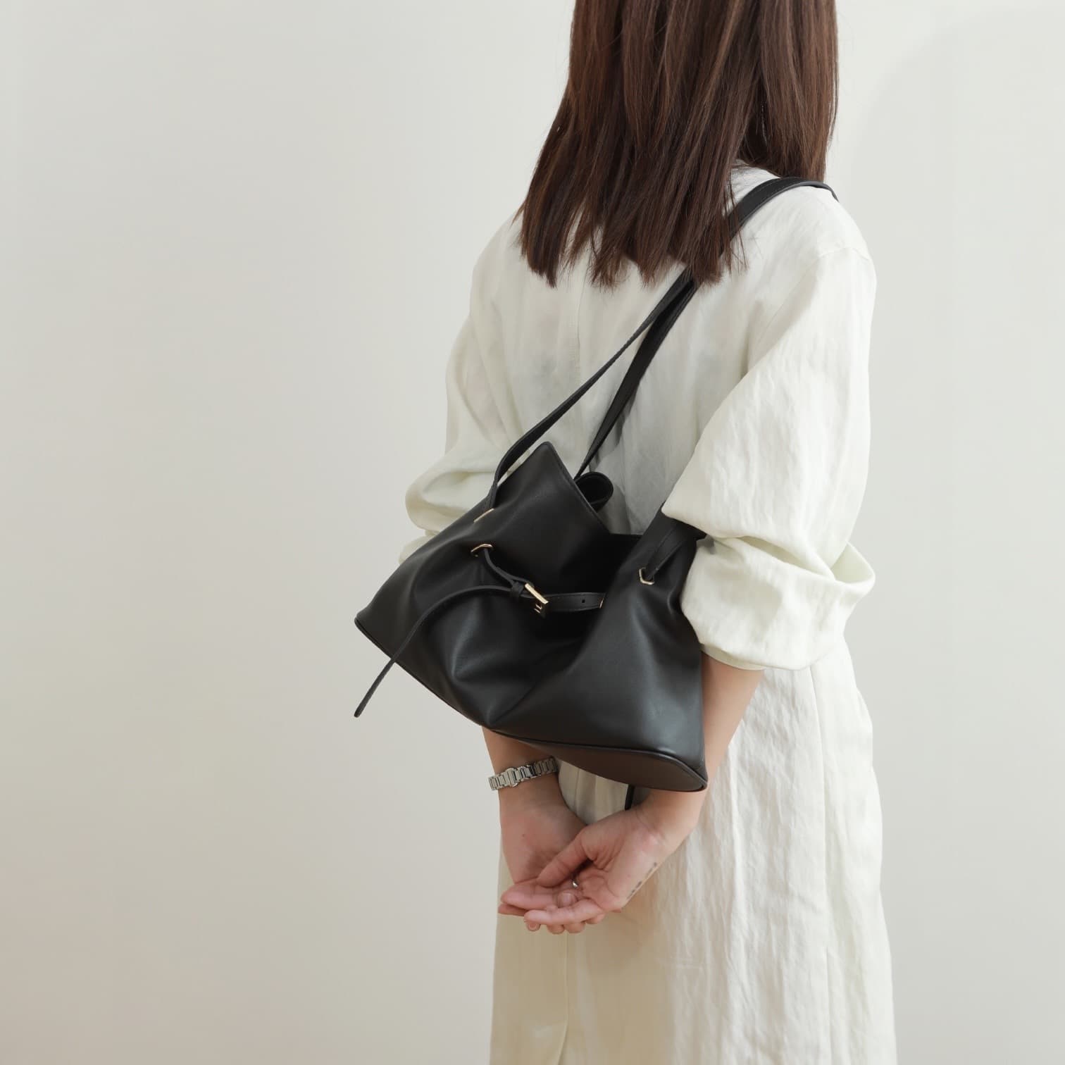 553 本革LHベルトバッグ ブラック タブレット対応軽量ビジネスバッグ　ルビリア