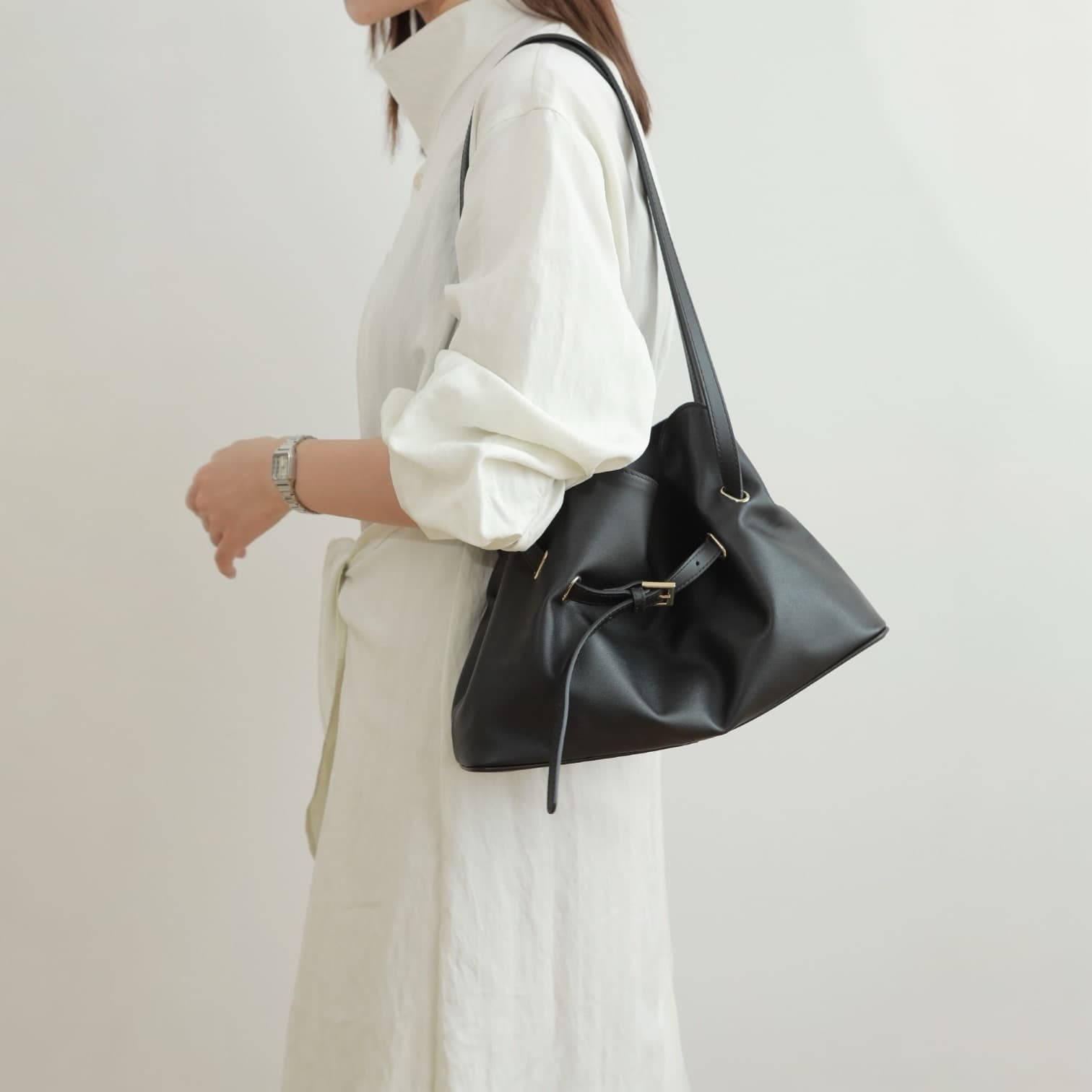 553 本革LHベルトバッグ ブラック タブレット対応軽量ビジネスバッグ　ルビリア