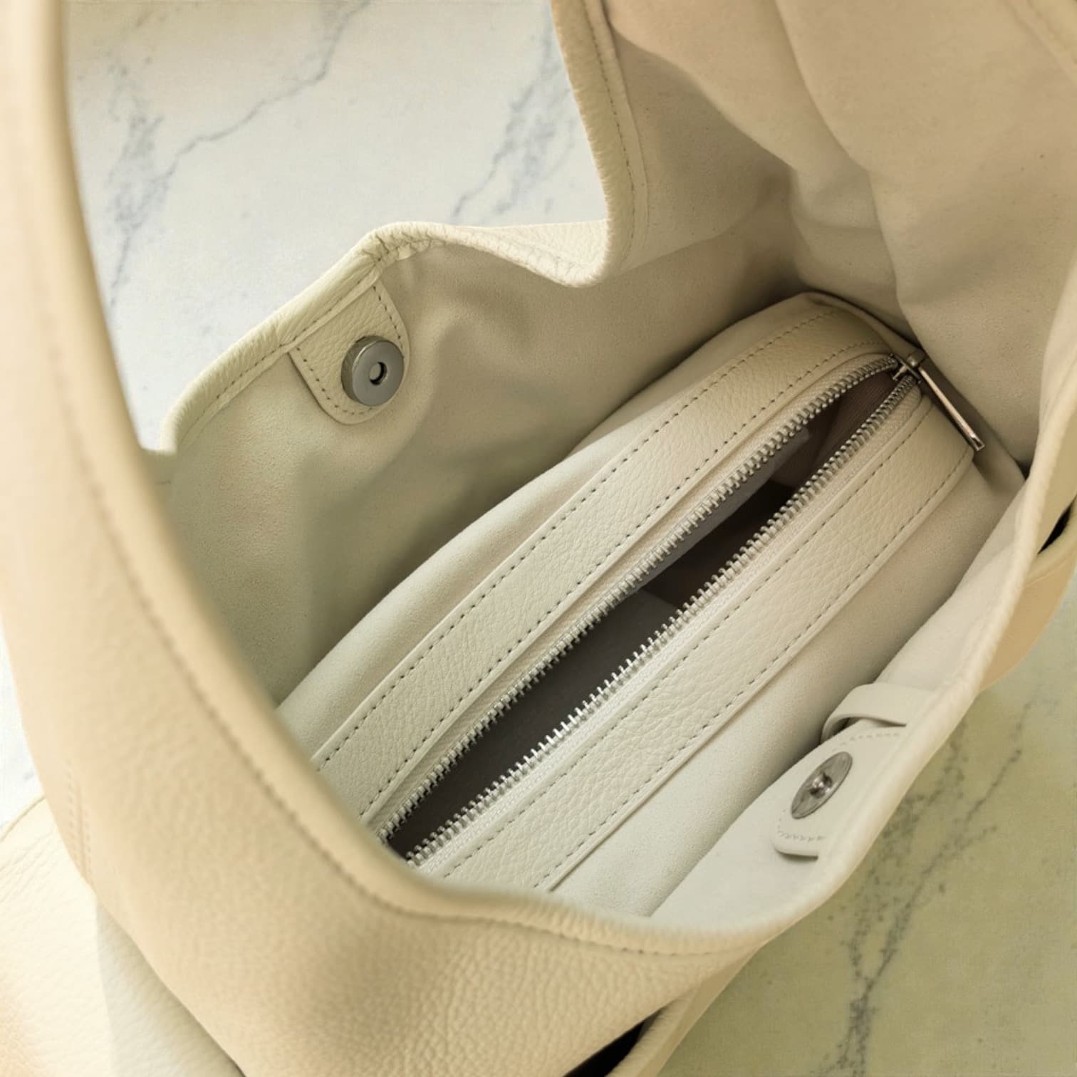 554 牛革MPトライアングルバッグ