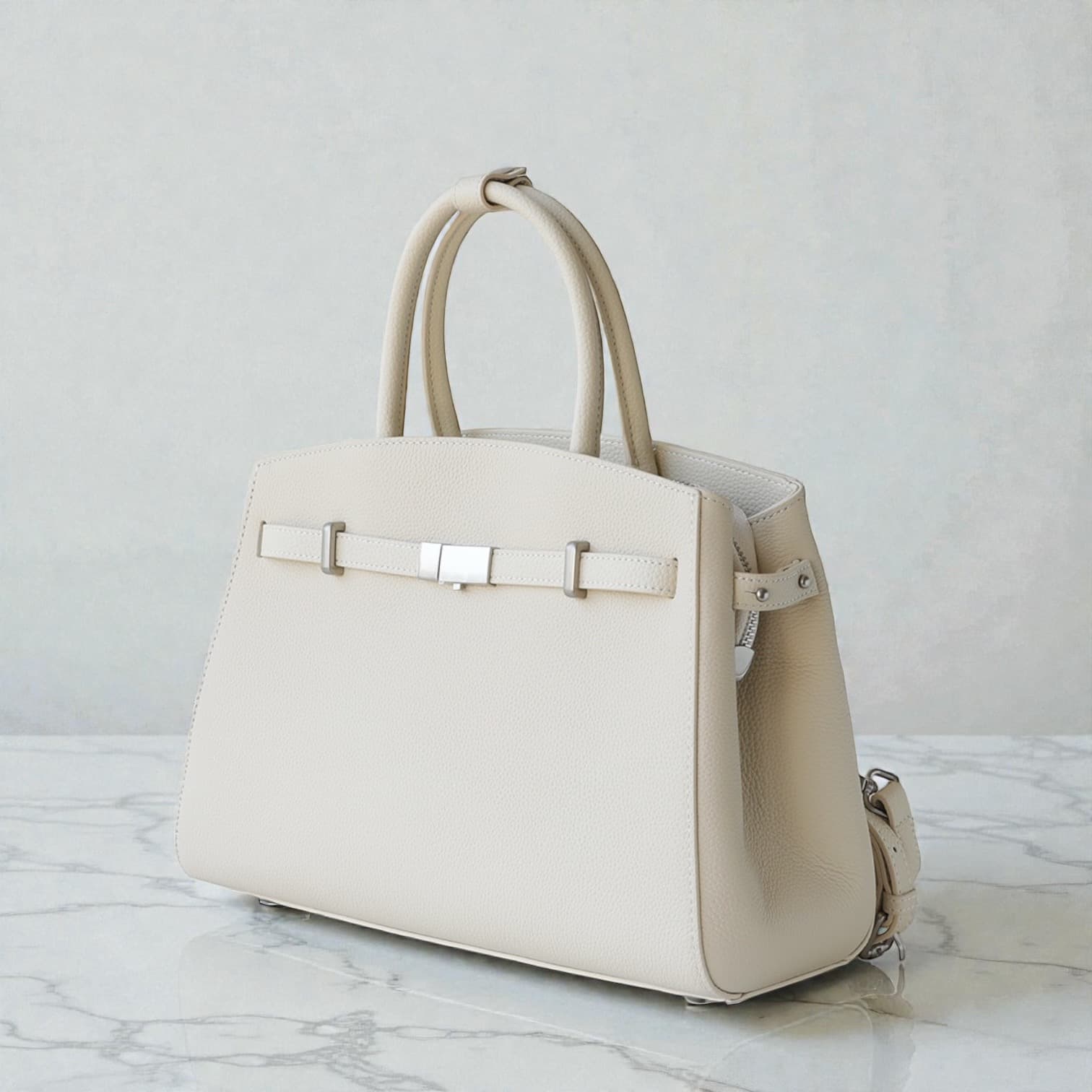 566 本革FBアーバンバッグ WHITE｜セレモニーにも使える端正シルエットバッグ　ルビリア