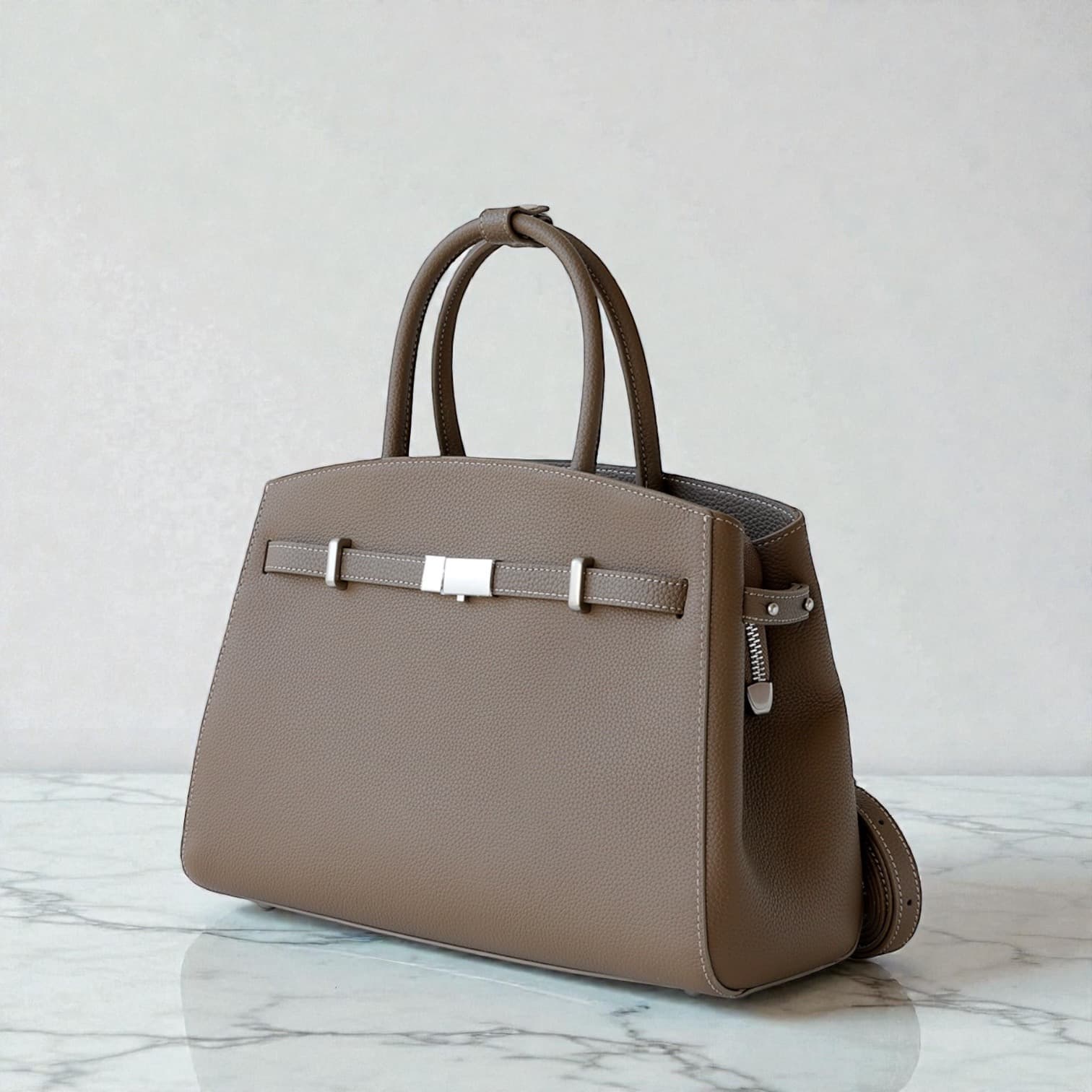 566 本革FBアーバンバッグ BEIGE｜セレモニーにも使える端正シルエットバッグ　ルビリア