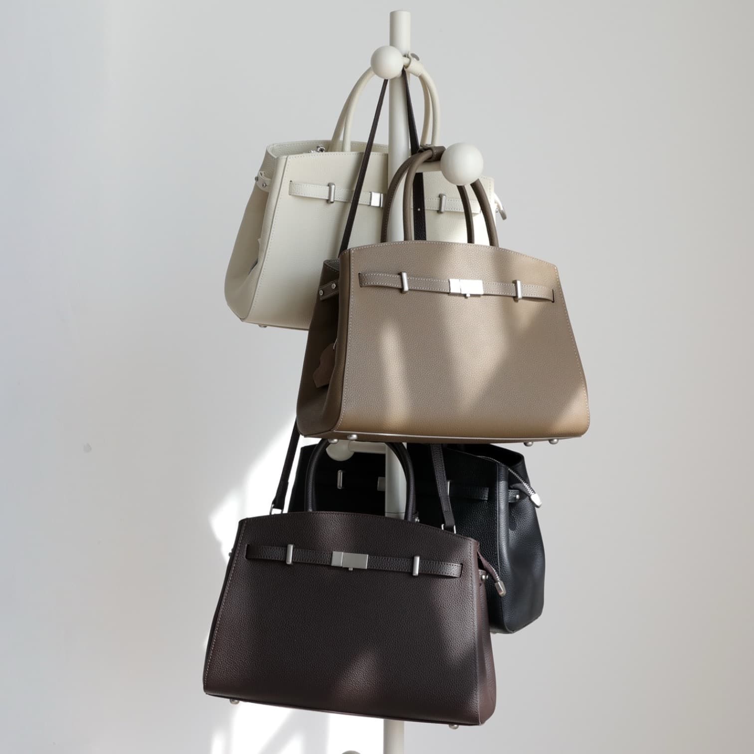 566 本革FBアーバンバッグ BEIGE BLACK COFFEE WHITE｜セレモニーにも使える端正シルエットバッグ　ルビリア