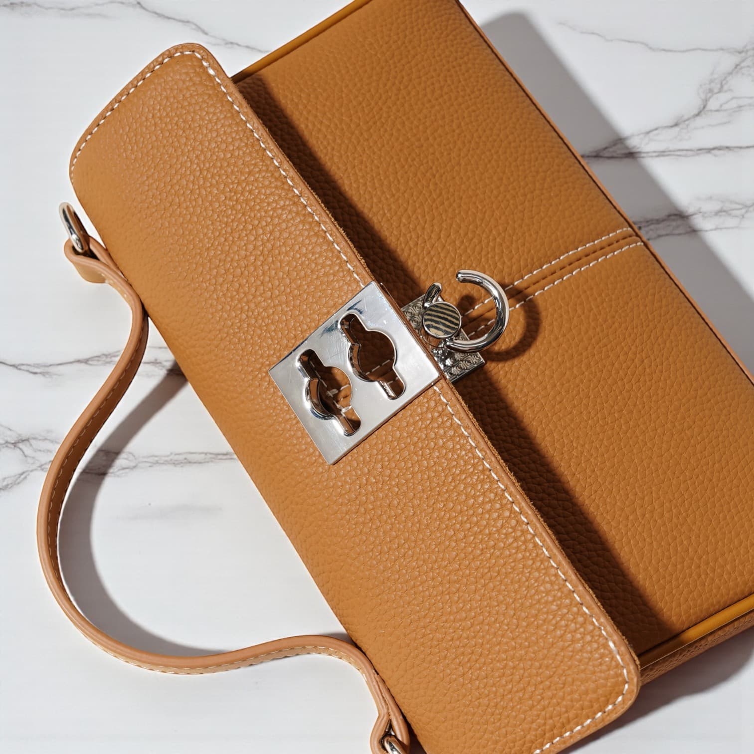 574 本革TOPハンドルフラップバッグ BROWN｜セレモニーにも使える上品2WAY ルビリア