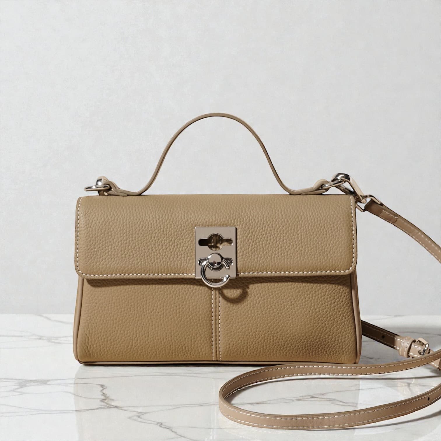 574 本革TOPハンドルフラップバッグ BEIGE｜セレモニーにも使える上品2WAY ルビリア