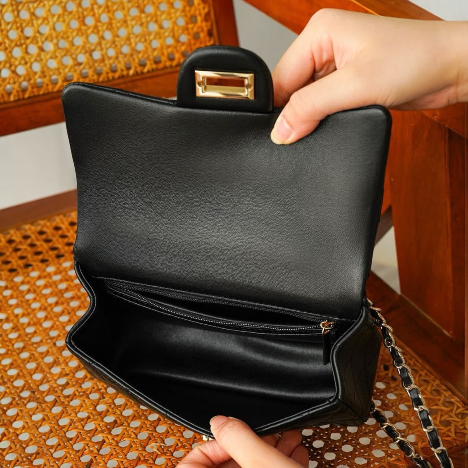 563 羊革TOPハンドルクラシカルバッグ BLACK｜艶キルティングで上品に　ルビリア