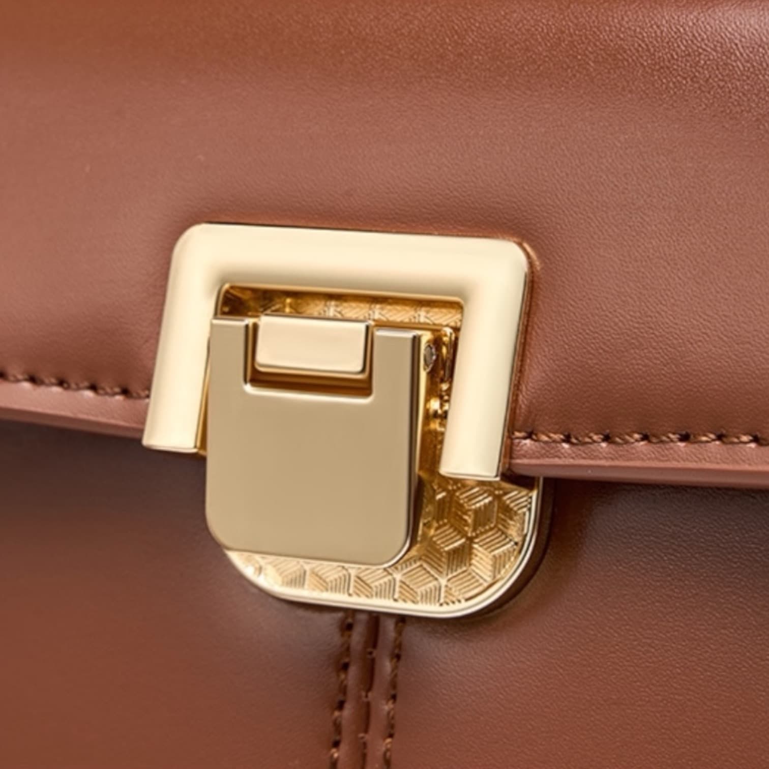 575 牛革クラシカルフラップバッグ BROWN｜セレモニーにも映える艶本革フラップ　ルビリア