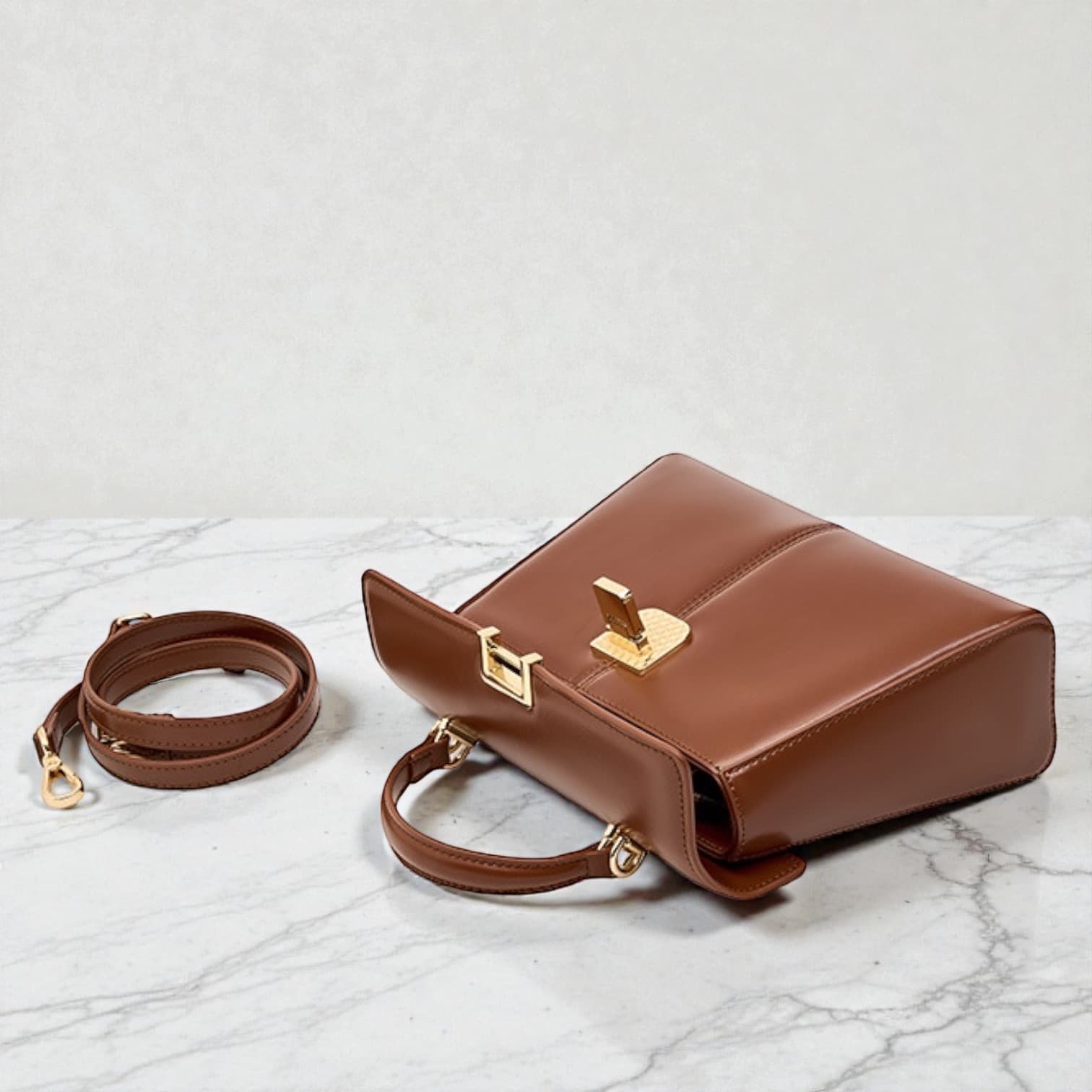 575 牛革クラシカルフラップバッグ BROWN｜セレモニーにも映える艶本革フラップ　ルビリア