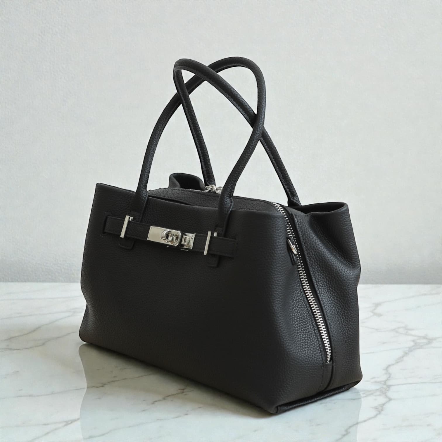 584 本革FBストラクチャードバッグ　ブラック｜大開口ファスナーで出し入れ快適　ルビリア