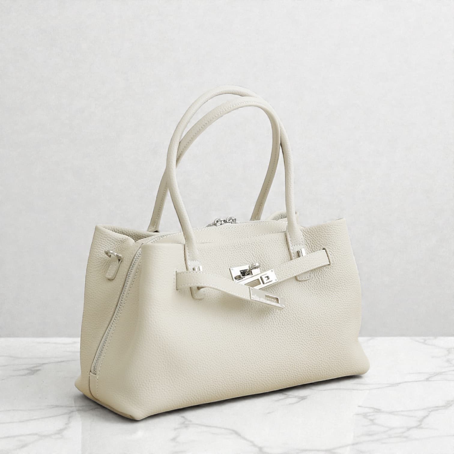 584 本革FBストラクチャードバッグ　ホワイト｜大開口ファスナーで出し入れ快適　ルビリア