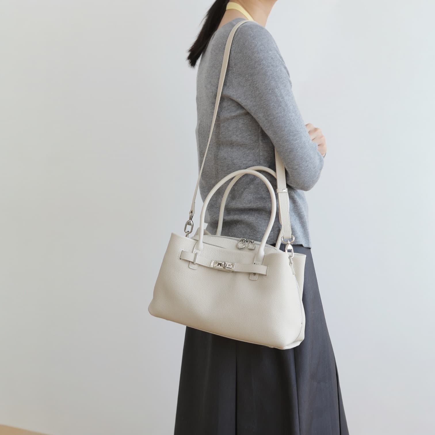 584 本革FBストラクチャードバッグ　ホワイト｜大開口ファスナーで出し入れ快適　ルビリア