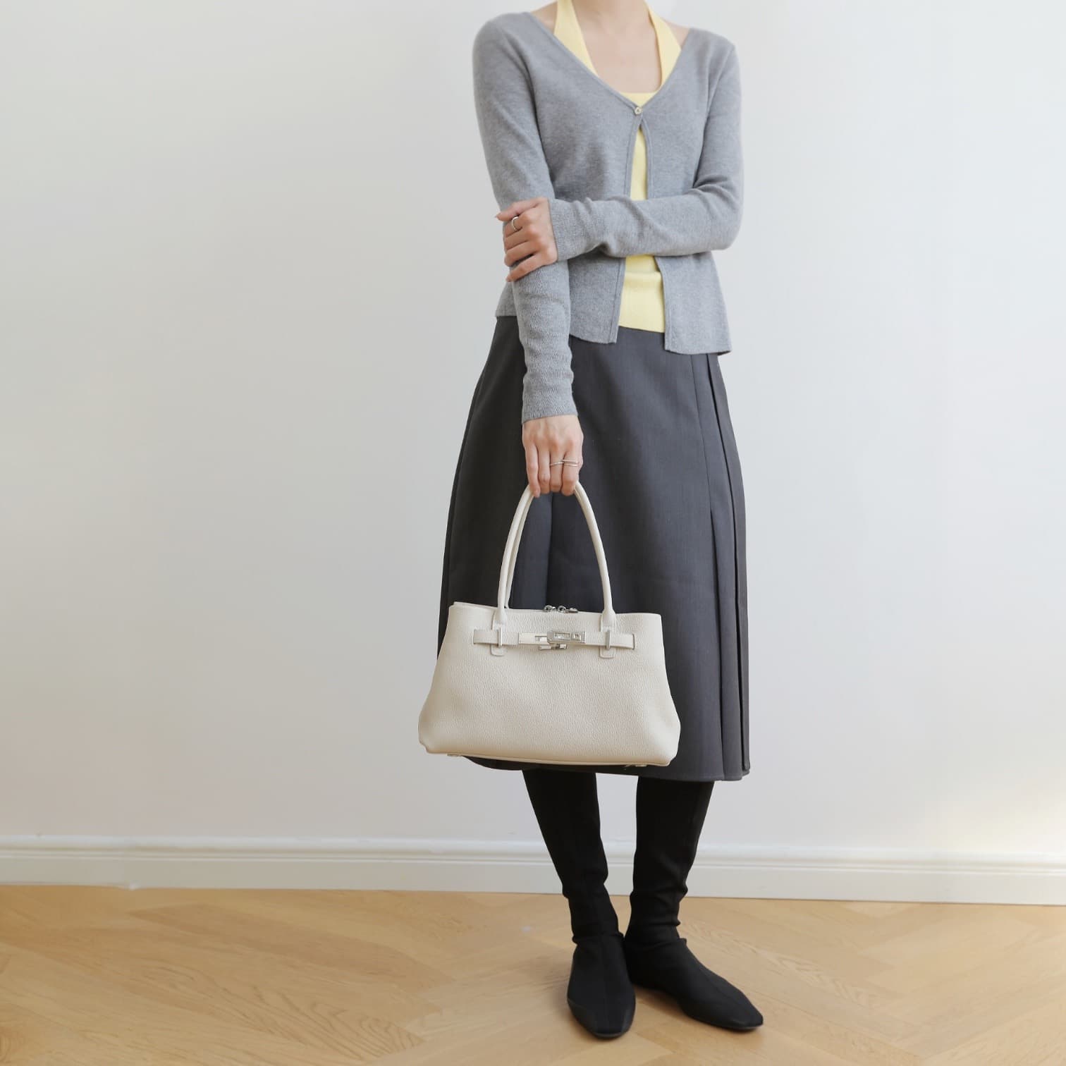 584 本革FBストラクチャードバッグ　ホワイト｜大開口ファスナーで出し入れ快適　ルビリア