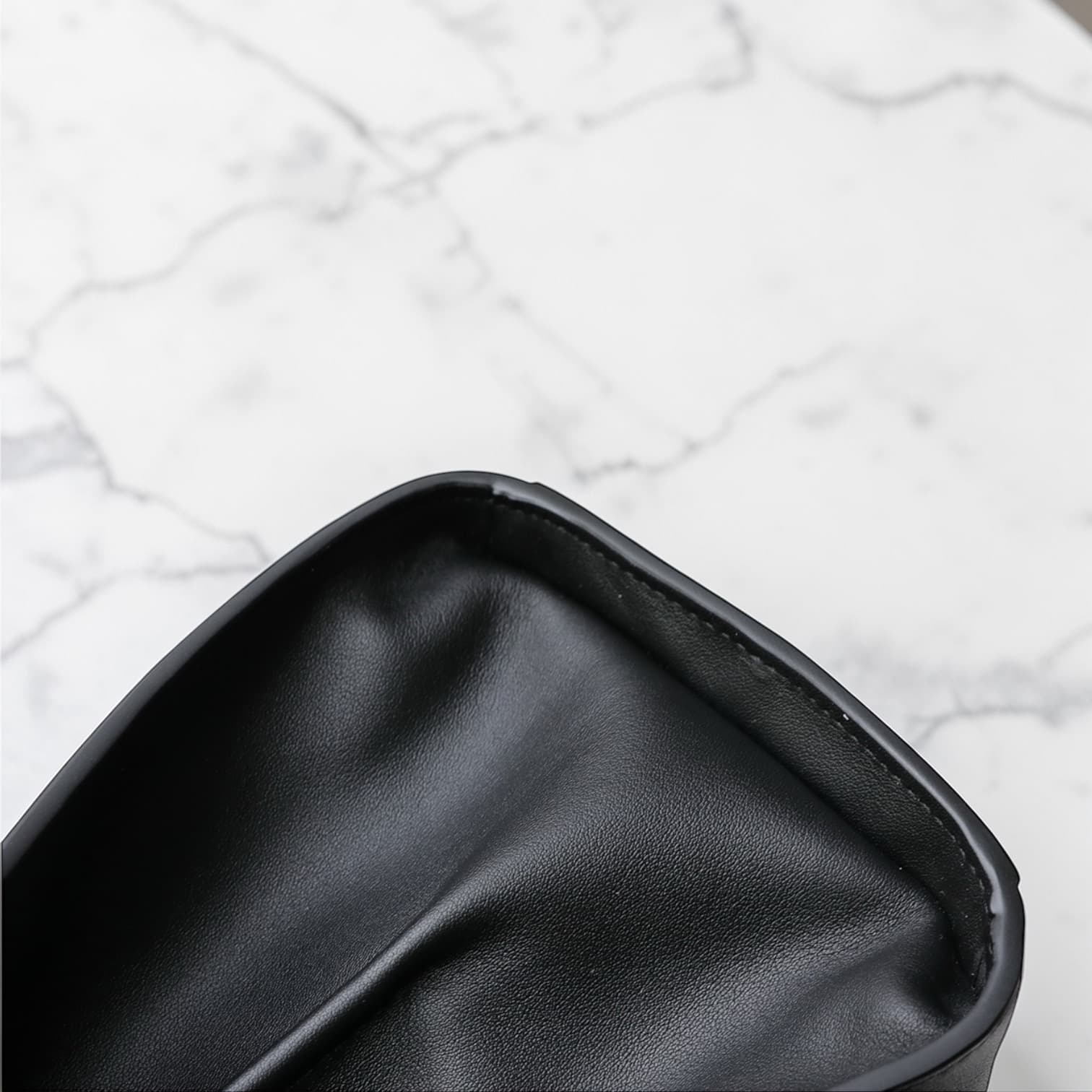 569 牛革TOPハンドルハグバッグ