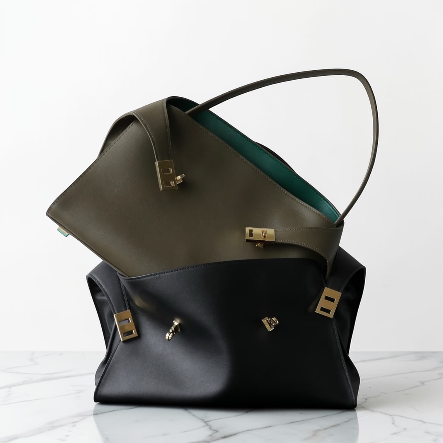 569 牛革TOPハンドルハグバッグ