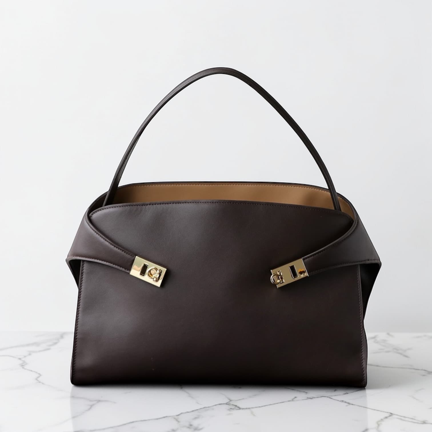 569 牛革TOPハンドルハグバッグ