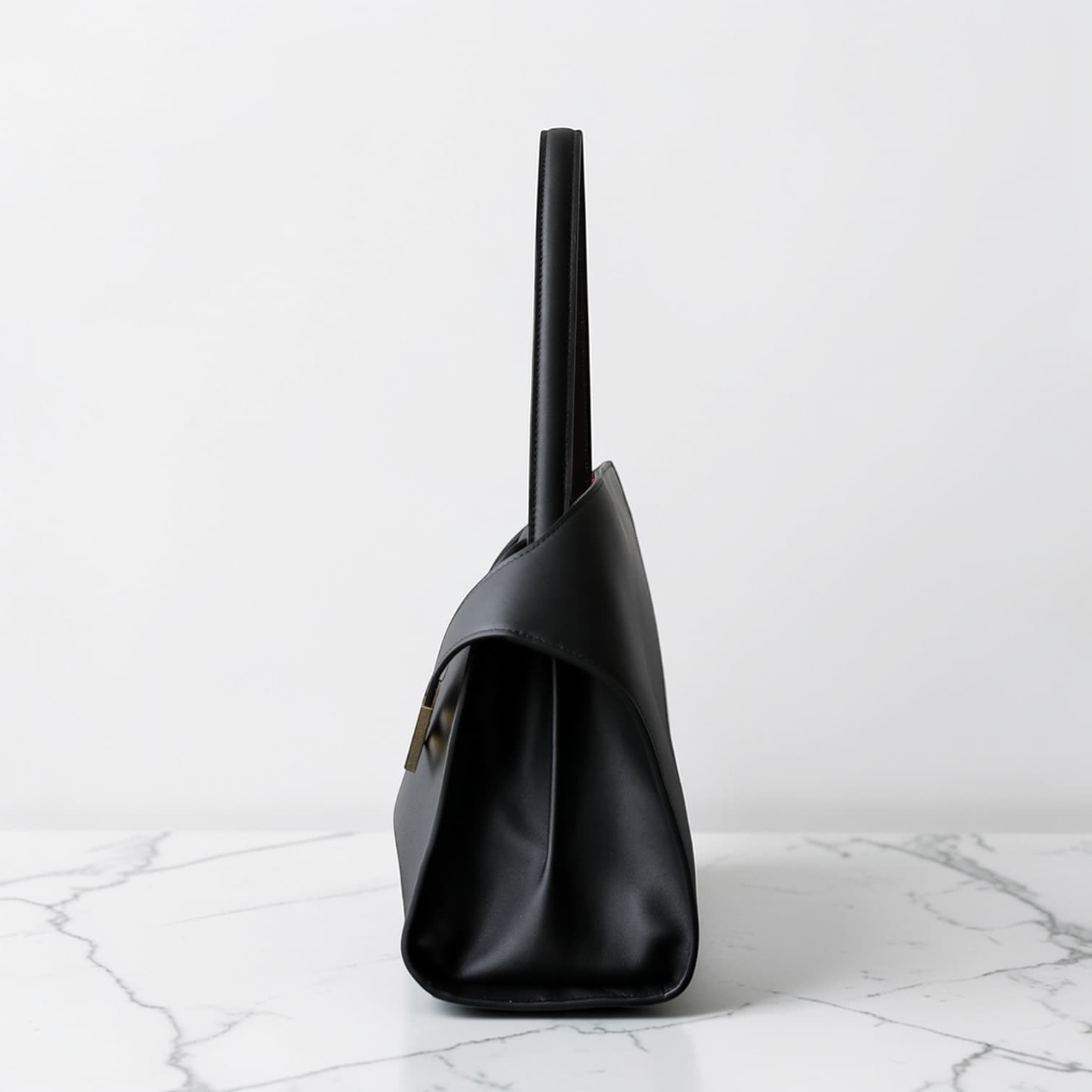 569 牛革TOPハンドルハグバッグ