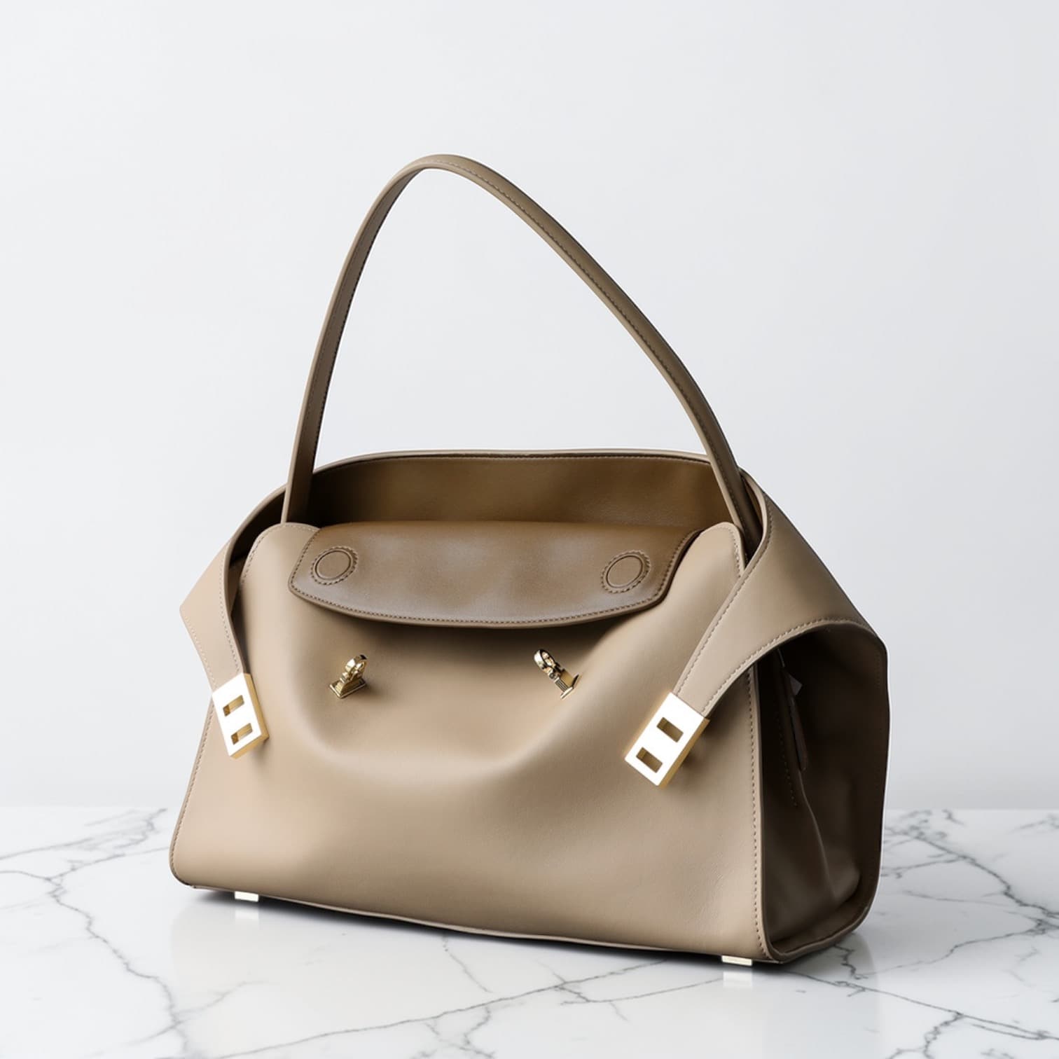 569 牛革TOPハンドルハグバッグ