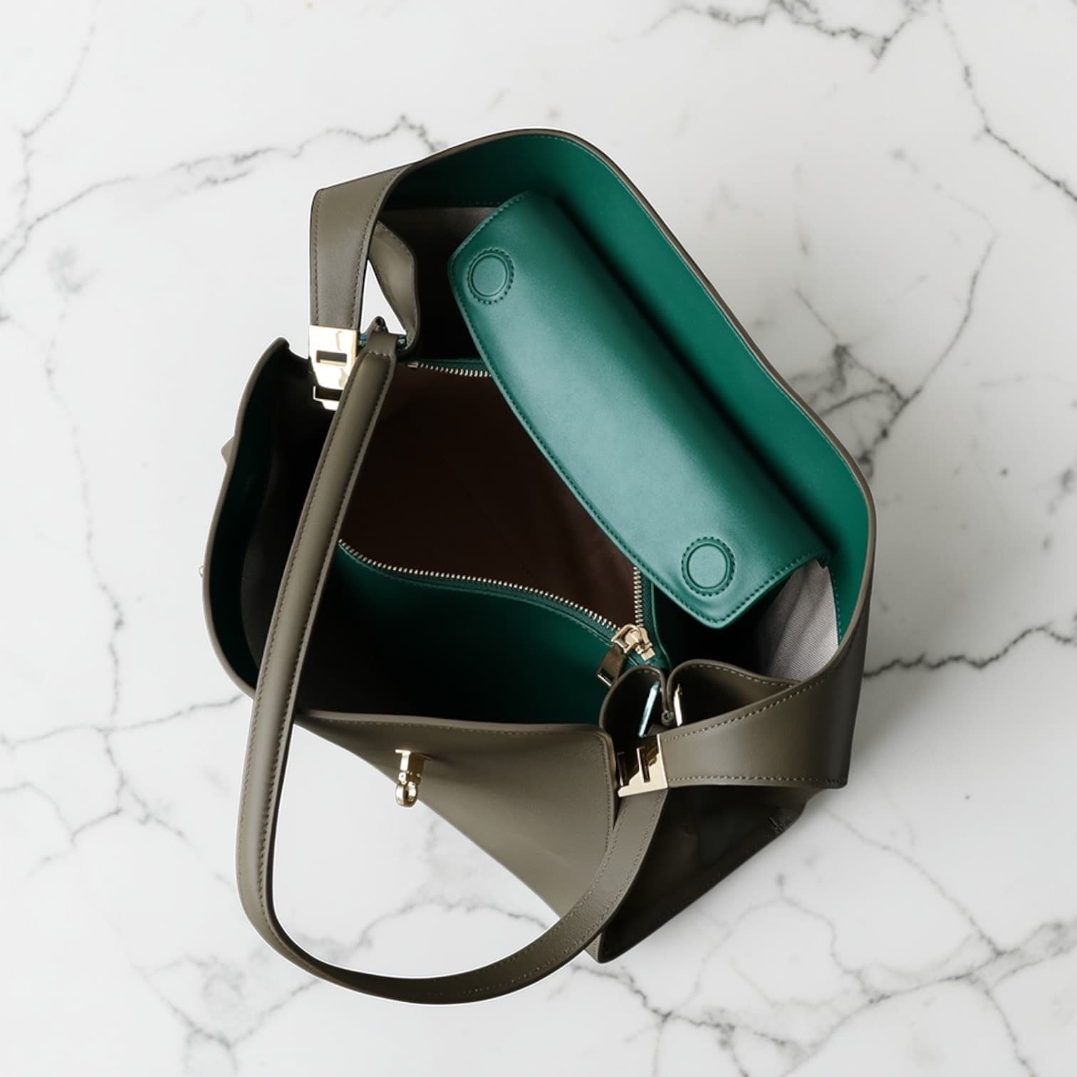 569 牛革TOPハンドルハグバッグ