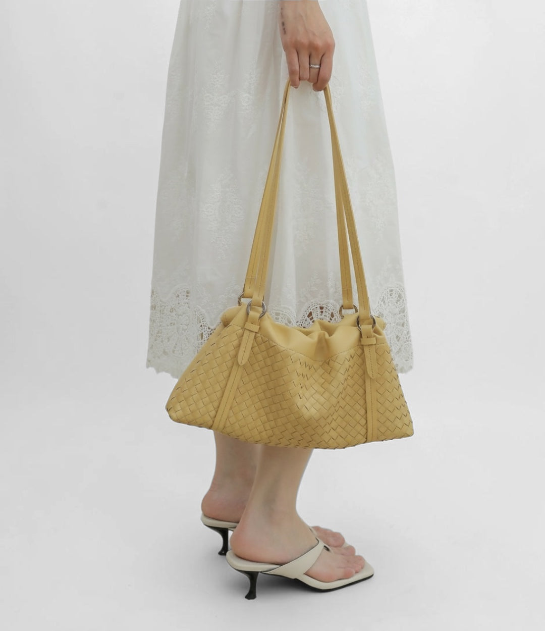 本革編み込み巾着ロングハンドルバッグ YELLOW 上品な横長フォルムの軽量レザーバッグ　LUVILIA ルビリア