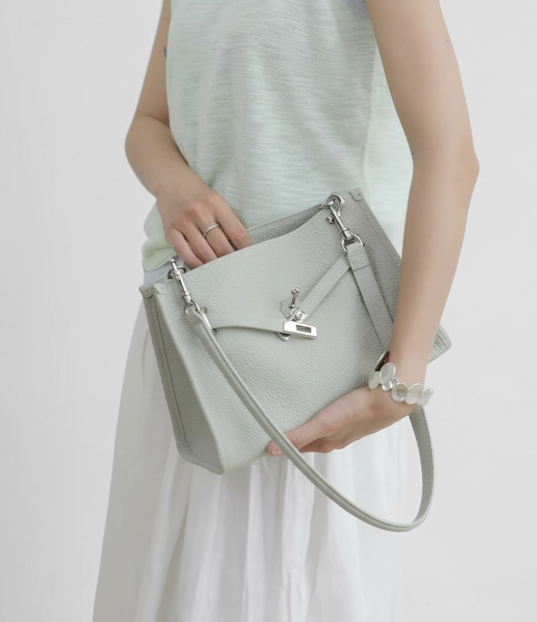 601牛革スクエアーFBショルダーバッグ