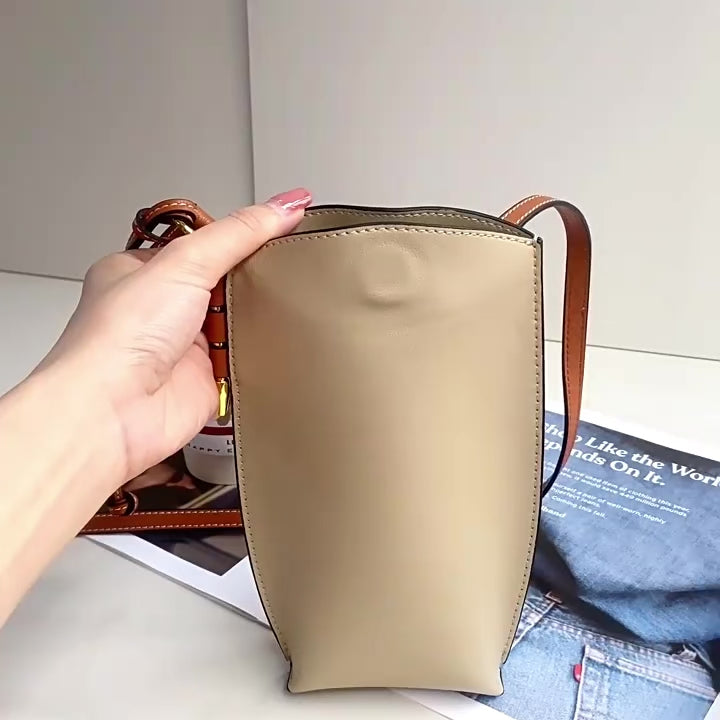 267 牛革スマホショルダーバッグ ベージュ / 旅行やお散歩、イベント時にも大活躍のスマホショルダー